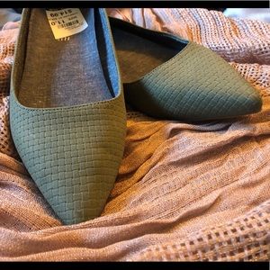 SIZE 11 Women’s Olive Green Dr. Scholls Flats